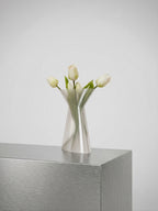 Vase design impression 3D en PETG recyclé translucide, profil élancé et sculptural – Méré Printed Design, fabriqué à Bordeaux